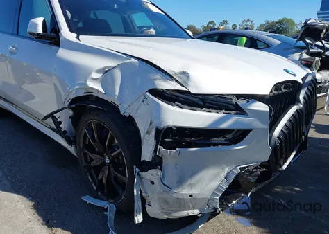 2024 BMW X7 xDrive40I z USA, uszkodzony, nr VIN 5UX23EM06R9U25642